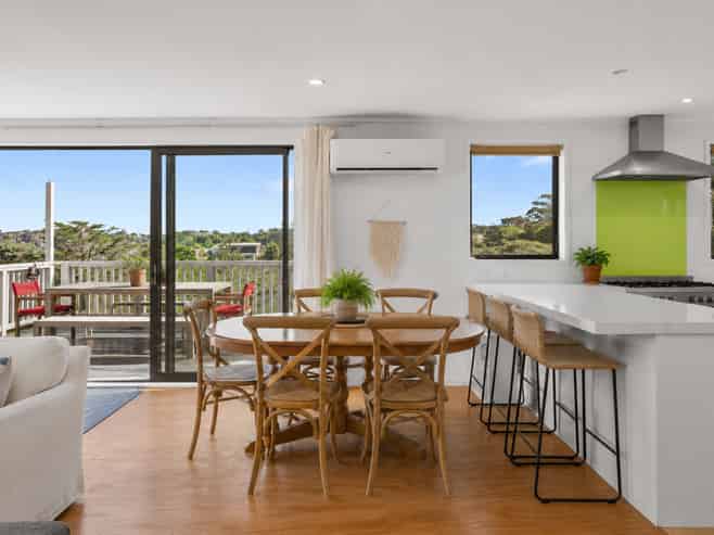 64 Jellicoe Parade, Surfdale
