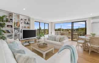 64 Jellicoe Parade, Surfdale