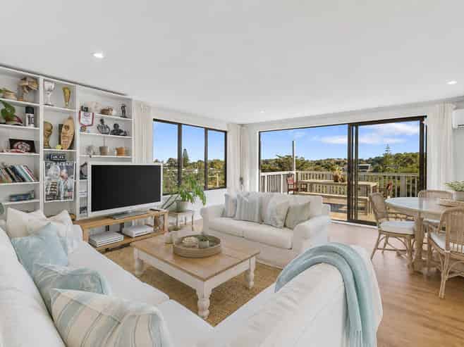 64 Jellicoe Parade, Surfdale