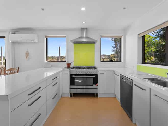 64 Jellicoe Parade, Surfdale