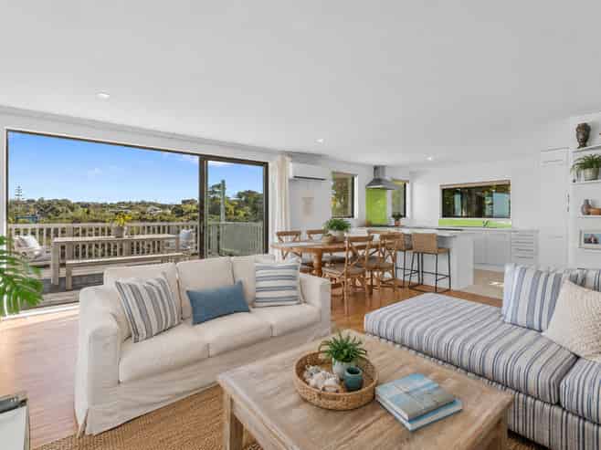 64 Jellicoe Parade, Surfdale