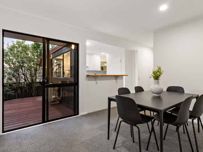 24 Chedworth Drive, Glenfield
