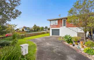 1/1 Forsythe Place, Massey