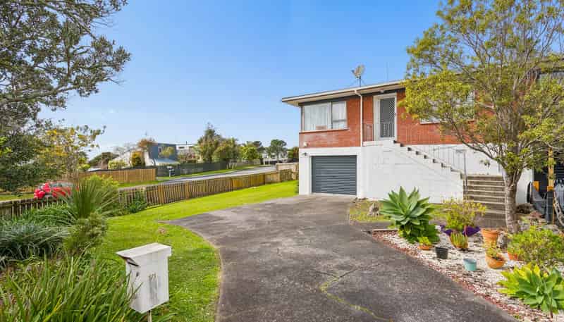 1/1 Forsythe Place, Massey