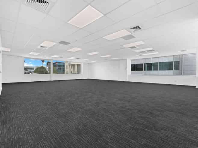 PREMIUM OFFICE - REFURBISHED, READY & PRICED T...