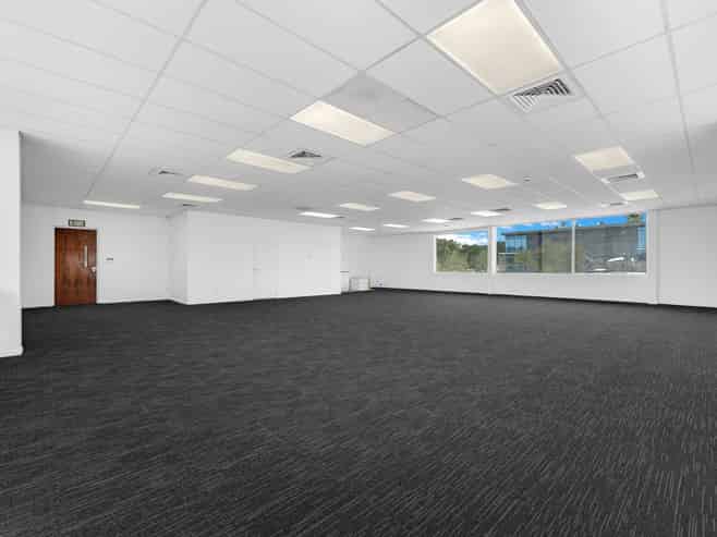 PREMIUM OFFICE - REFURBISHED, READY & PRICED T...