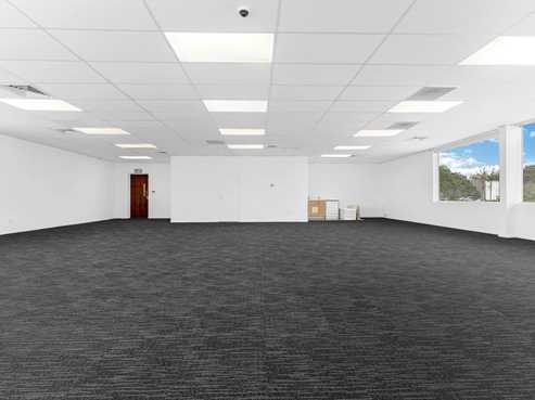 PRICE SLASHED: 179M² ROSEDALE OFFICE OPPORTUNITY
