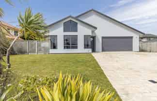 14 Cabbage Tree Grove, Woodridge