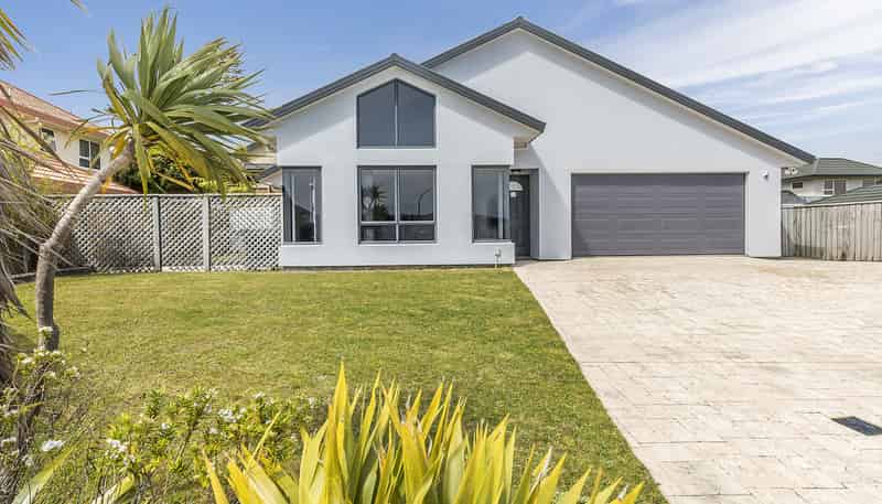 14 Cabbage Tree Grove, Woodridge