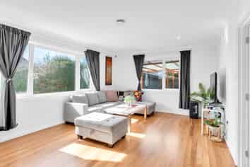136 Avonhead Road, Avonhead
