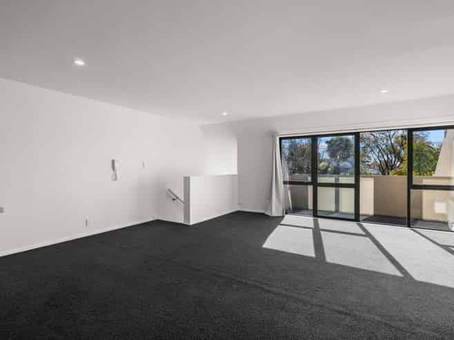 4/324 Worcester Street, Linwood