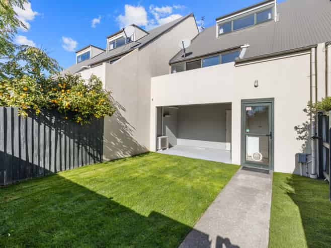 4/324 Worcester Street, Linwood