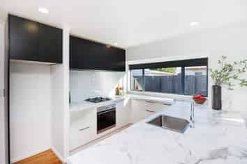 2 Pinedale Parade, Milson