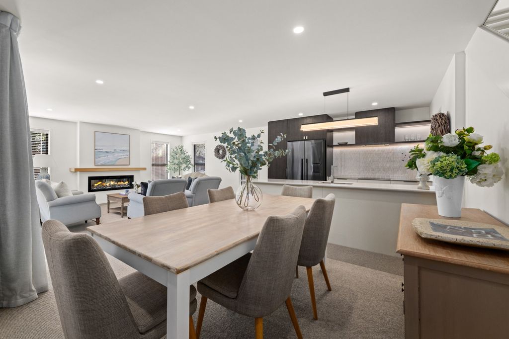 Sophisticated, stylish and priced to sell 4