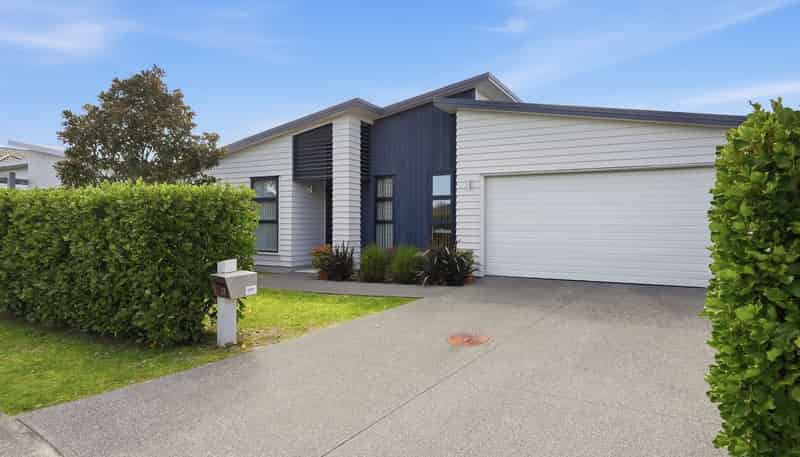 13 Andalusian Way, KARAKA