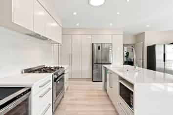 13 Andalusian Way, KARAKA