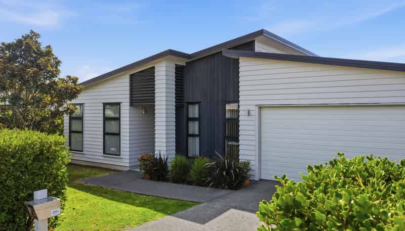 13 Andalusian Way, KARAKA