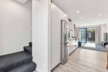 4/9 Grove Road, Addington