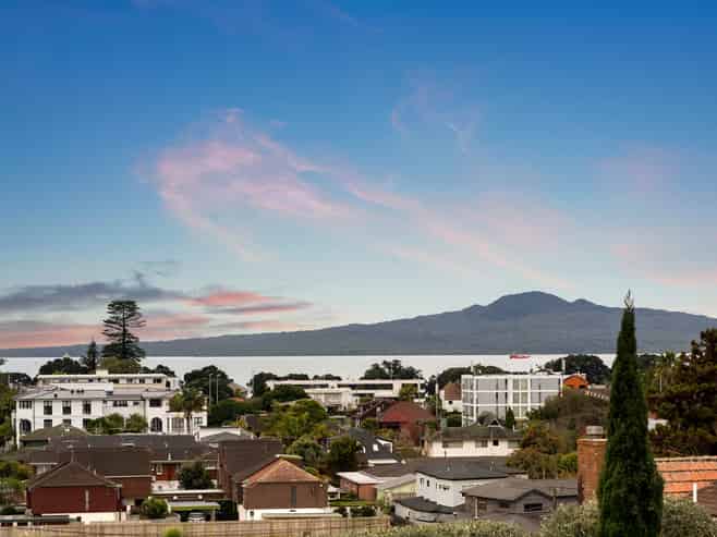 4 Codrington Crescent, Mission Bay
