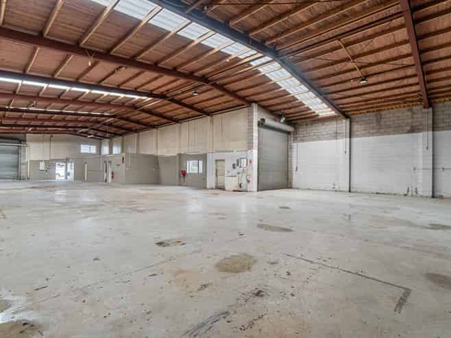 Functional Warehouse in Central Frankton