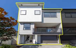 8/5 Peachgrove Road, Te Atatu Peninsula