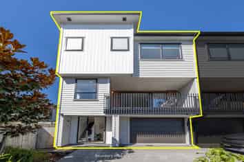 8/5 Peachgrove Road, Te Atatu Peninsula