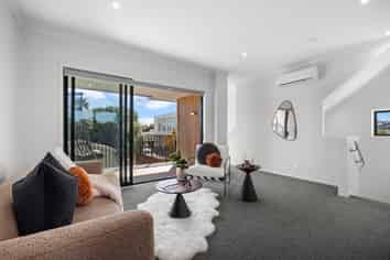 8/5 Peachgrove Road, Te Atatu Peninsula