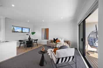 8/5 Peachgrove Road, Te Atatu Peninsula