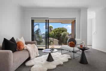 8/5 Peachgrove Road, Te Atatu Peninsula