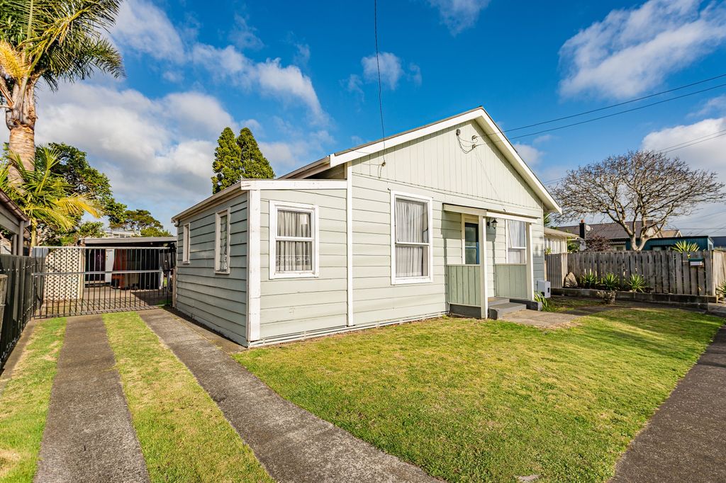 Cottage charm with modern convenience! 1
