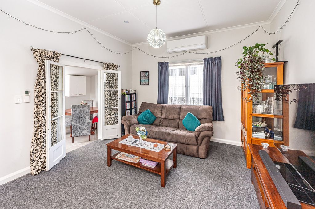 Cottage charm with modern convenience! 3