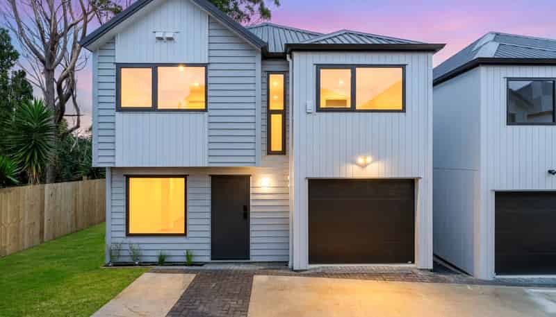 8 & 10 Bittern Place, Henderson