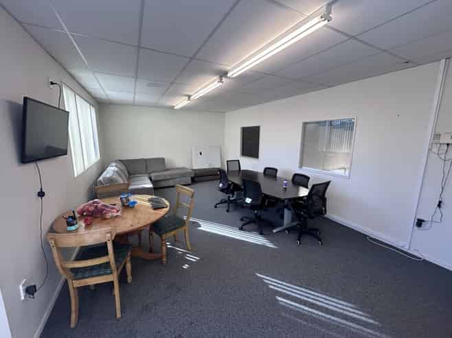 Functional warehouse/office mix on Ford Road
