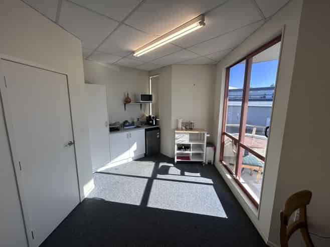 Functional warehouse/office mix on Ford Road