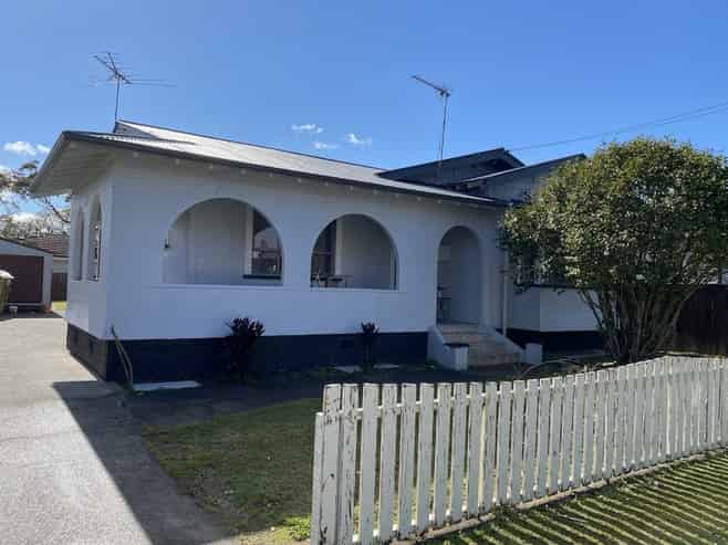 8 Rosella Road , Mangere East