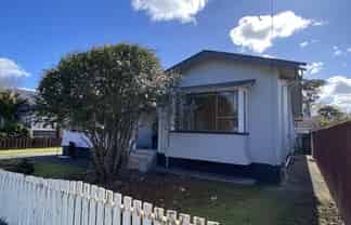 8 Rosella Road , Mangere East
