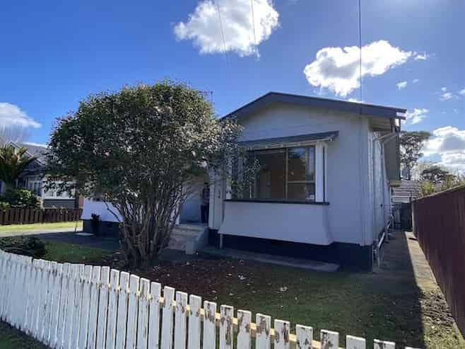 8 Rosella Road , Mangere East