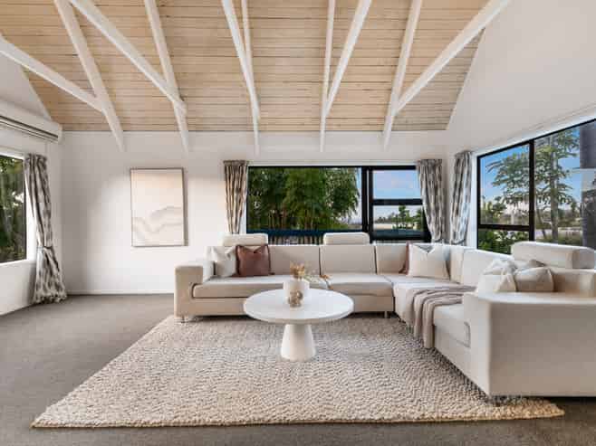 1/131 Carlisle Road, Browns Bay