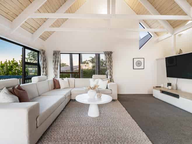 1/131 Carlisle Road, Browns Bay