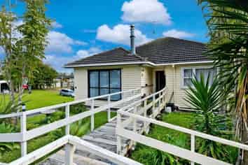 121 Sturges Road, Henderson