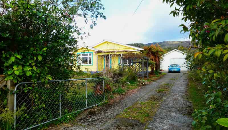36 McGill Street, Waimangaroa