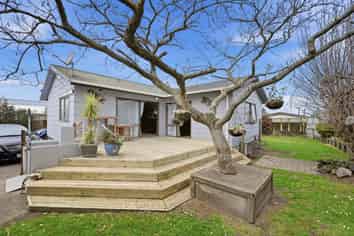 15B Ngahu Street, Fairy Springs