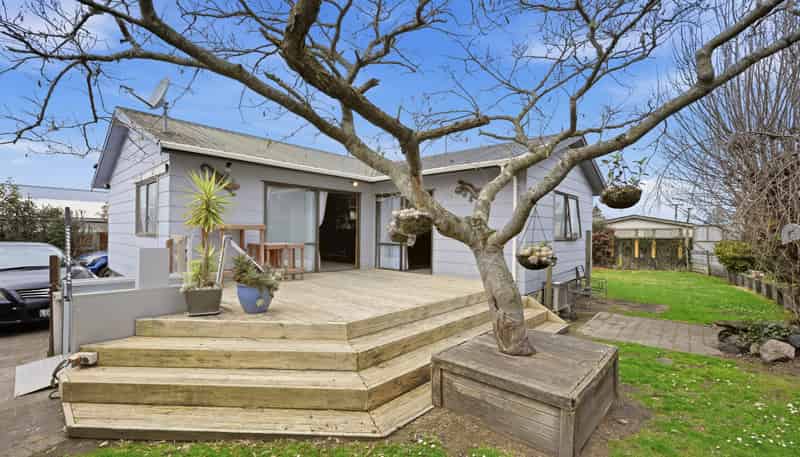 15B Ngahu Street, Fairy Springs