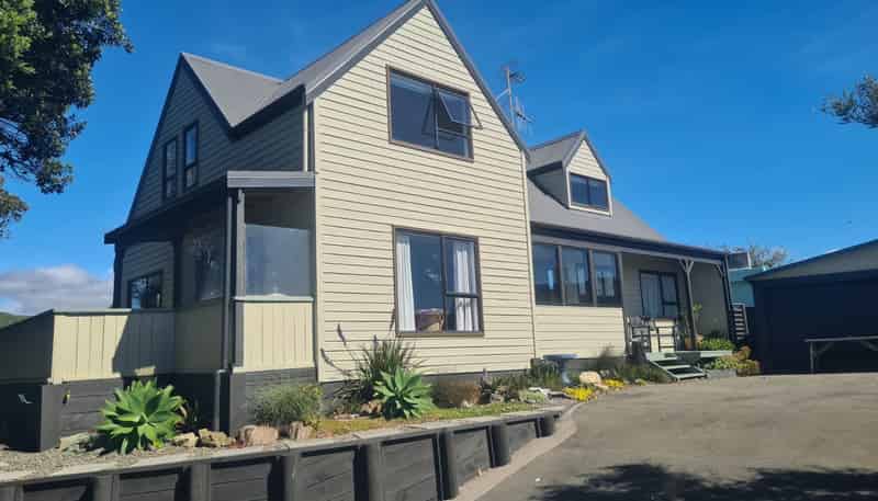 81 Renown Road, Raumati South