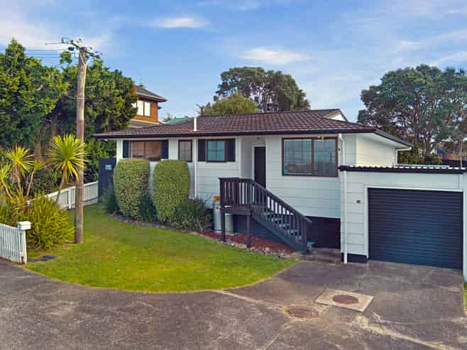 15 Denarius Lane, Glendene