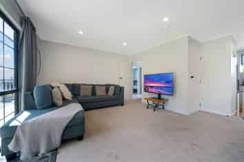 15 Denarius Lane, Glendene