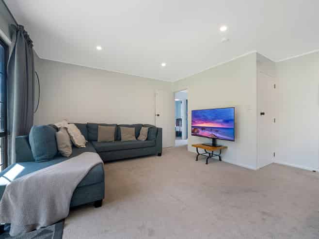 15 Denarius Lane, Glendene