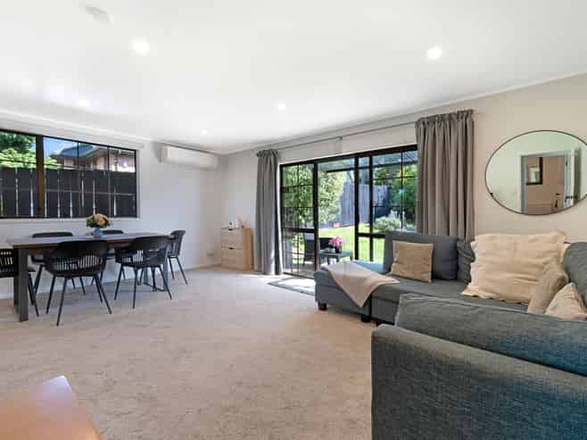 15 Denarius Lane, Glendene
