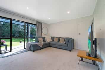 15 Denarius Lane, Glendene