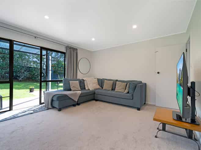 15 Denarius Lane, Glendene